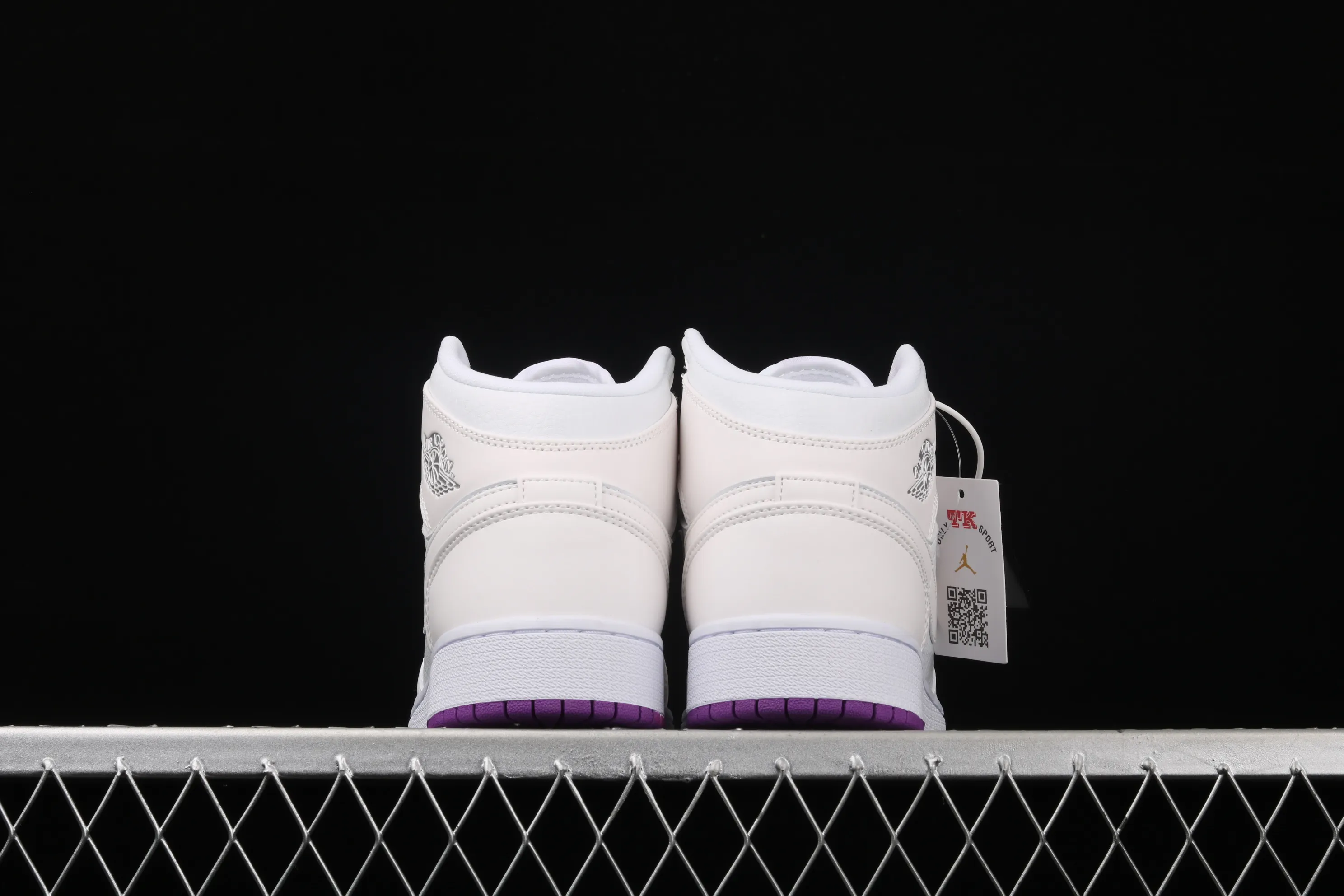 All categories Air Jordan Jordan series basketball shoes Air Jordan 1 Mid Air Jordan 1 Mid AJ1 Joe 1 white and purple women's sports and leisure basketball shoes 555112-100